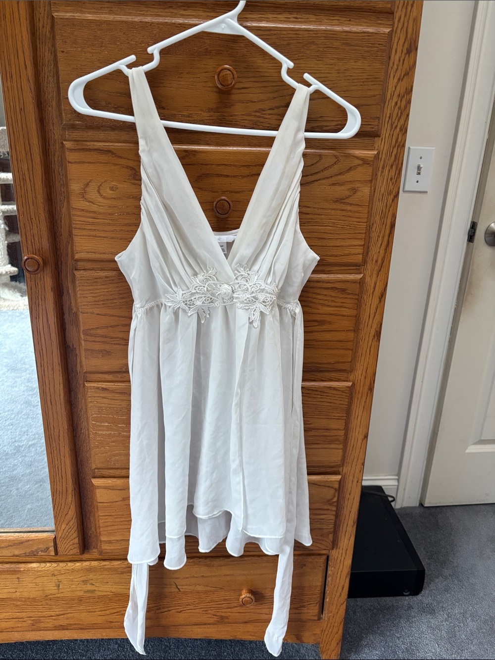 Source Unknown White Lace-Embellished V-Neck Chemise